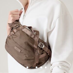 Athleta excursion waist bag